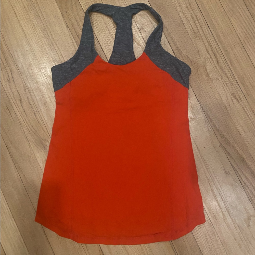 Lululemon razor back top with built in bra